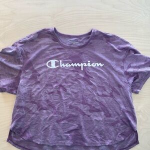 Champion Cropped Tee size Large (E)